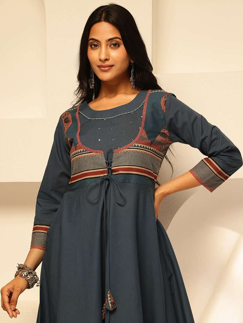 women three quarter sleeve anarkali kurta pant with dupatta set - 21909939 - Standard Image - 4