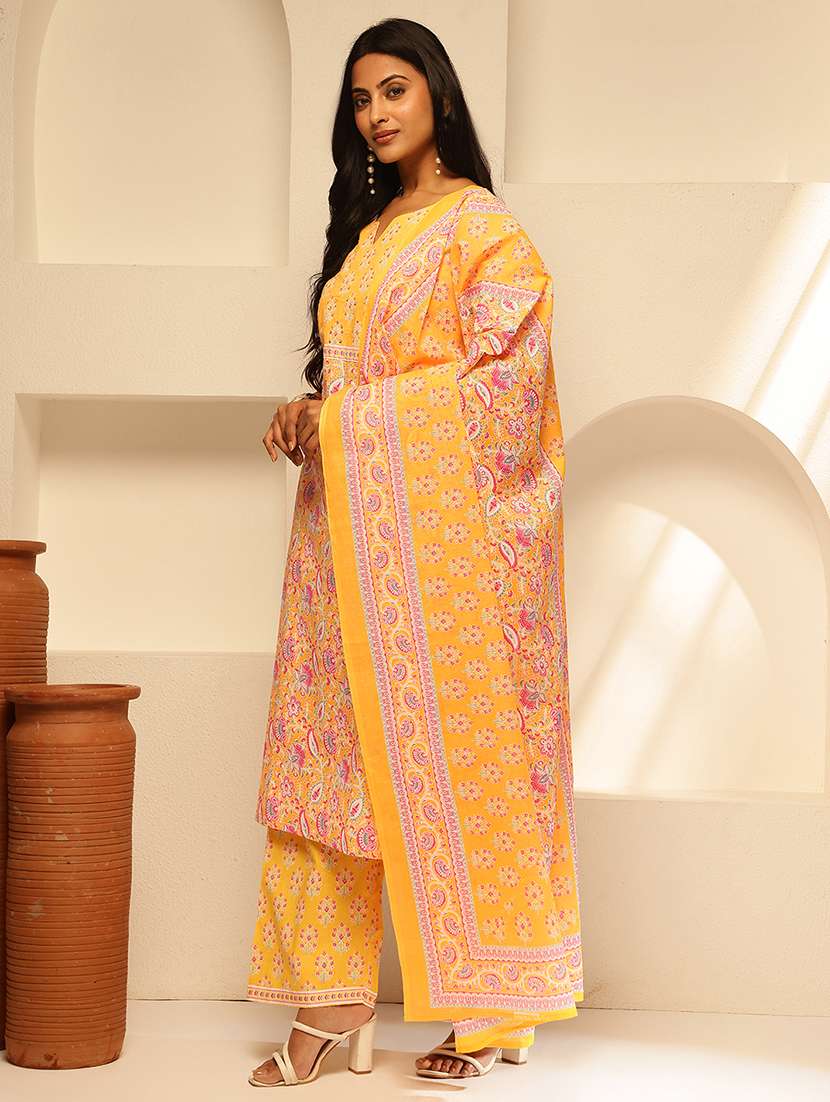 women three quarter sleeve kurta palazzo with dupatta set - 21909941 -  Standard Image - 1