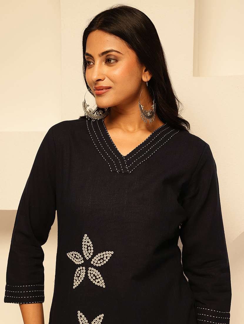 women three quarter sleeve kurta pant set - 21909944 - Standard Image - 4