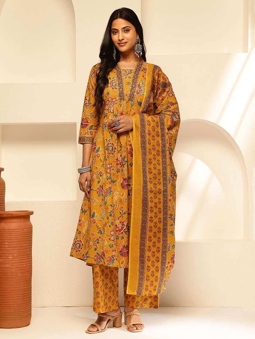 women three quarter sleeve kurta palazzo with dupatta set - 21909948 -  Standard Image - 1