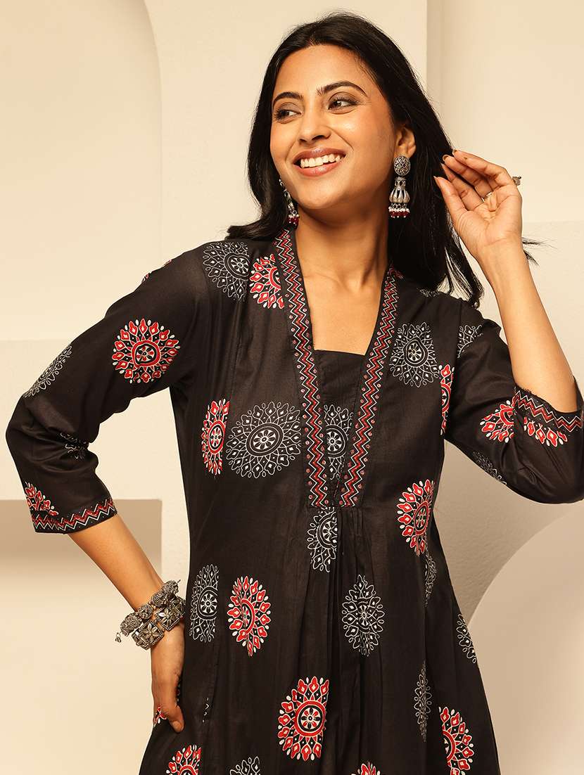 women three quarter sleeve kurta palazzo with dupatta set - 21909949 -  Standard Image - 4