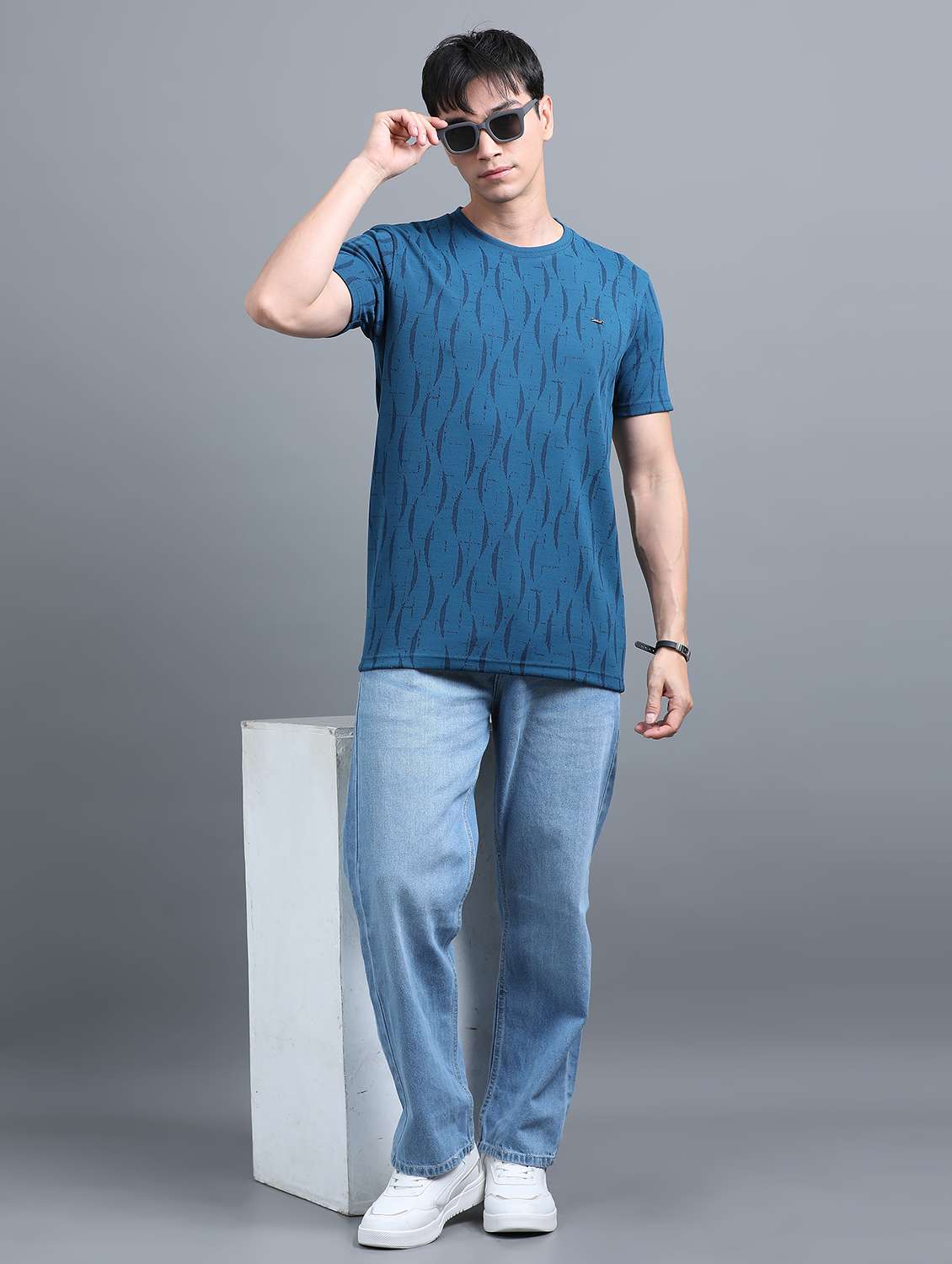 men all over printed short sleeves t-shirt - 21910066 -  Standard Image - 4