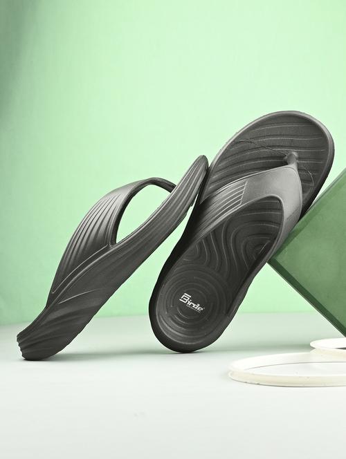 men black toe separator slipper - 21910074 -  Standard Image - 0