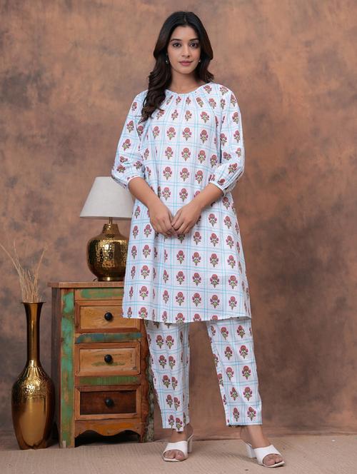 women three quarter sleeve kurta pant set - 21910077 - Standard Image - 0