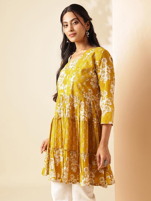 women printed three quarter sleeves tiered kurti - 21910101 -  Standard Image - 0