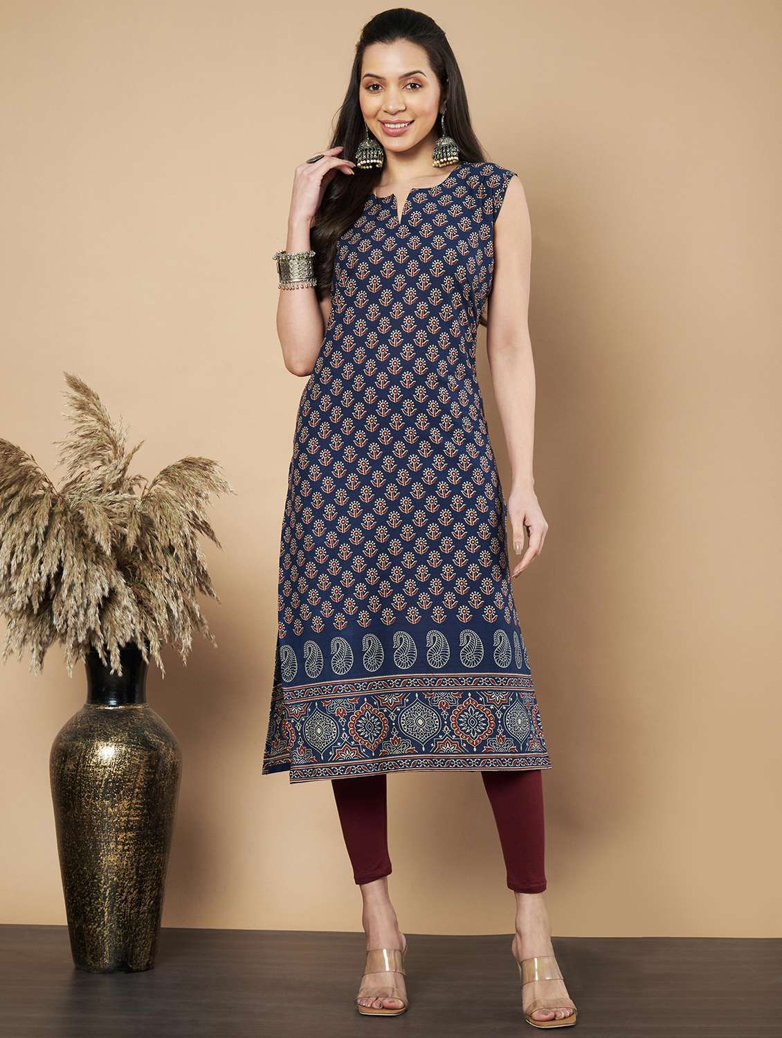 women floral printed sleeveless straight kurta - 21910396 -  Zoom Image - 0