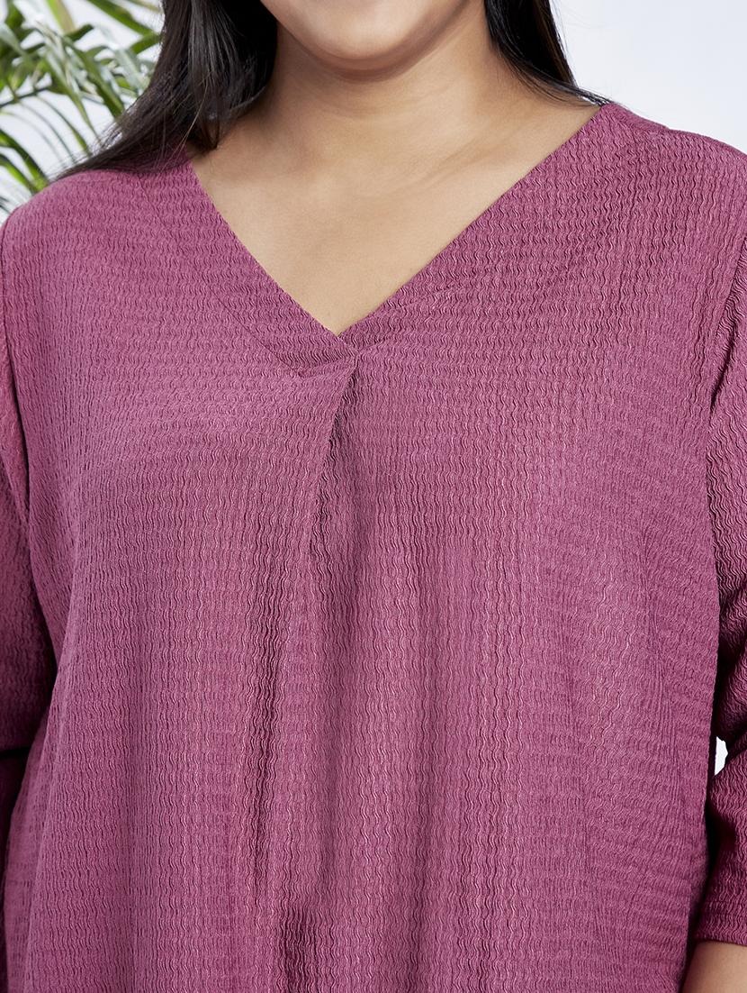 globus gloplus women mauve v-neck self design curved hem plus size workwear top - 21910569 - Standard Image - 4