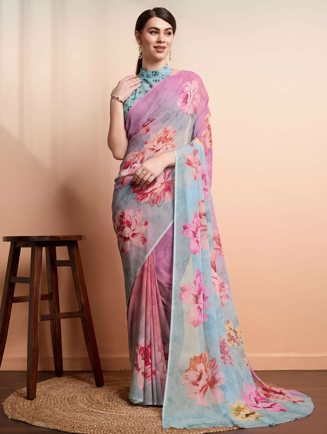 women printed casual wear saree with blouse - 21911832 - Zoom Image - 0