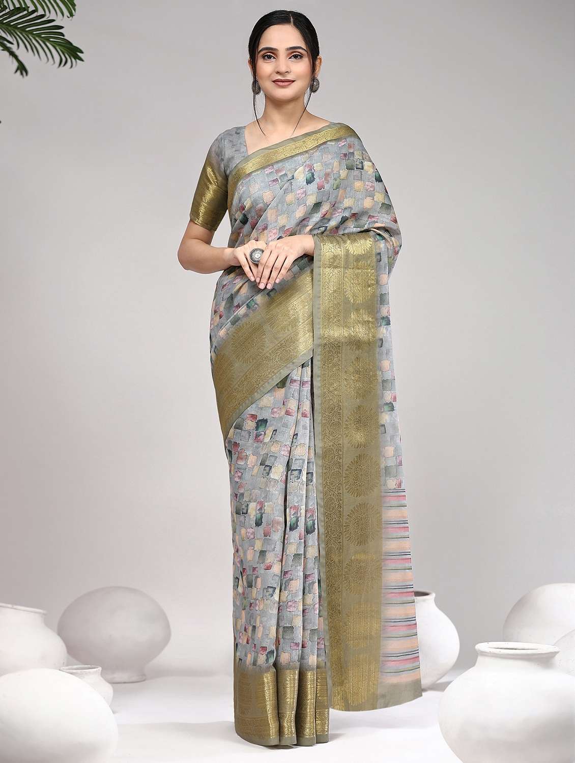 women printed bordered casual wear saree with blouse