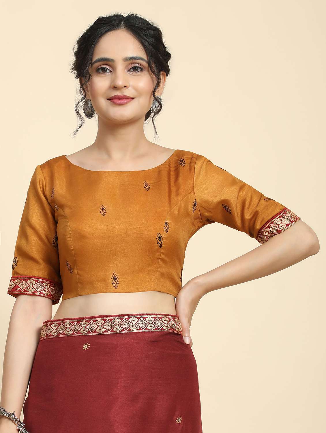 women maroon embroidered saree with blouse - 21912295 -  Standard Image - 4