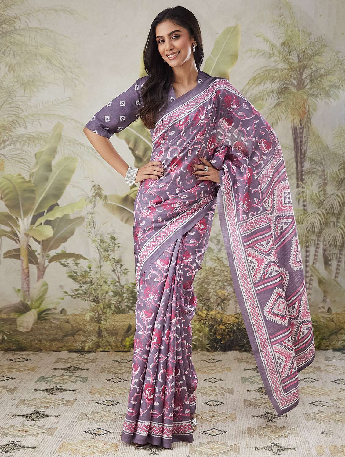 women printed casual wear saree with blouse - 21912327 -  Standard Image - 1