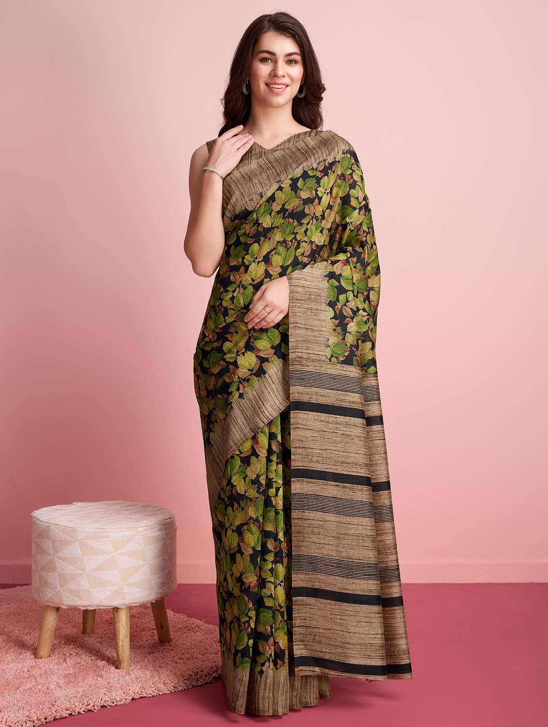 women printed casual wear saree with blouse - 21912336 -  Zoom Image - 0