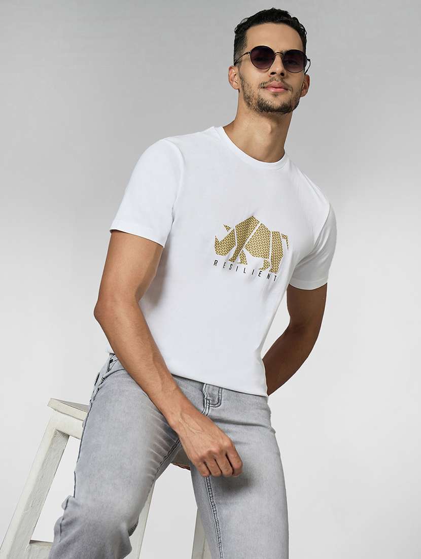 men chest print round neck regular fit t-shirt