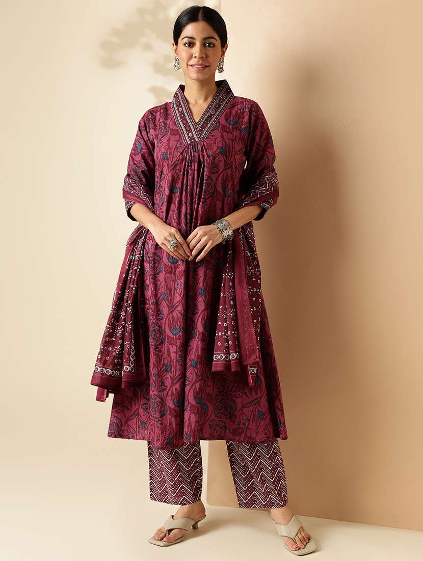 women three quarter sleeve kurta palazzo with dupatta set - 21913219 - Standard Image - 1