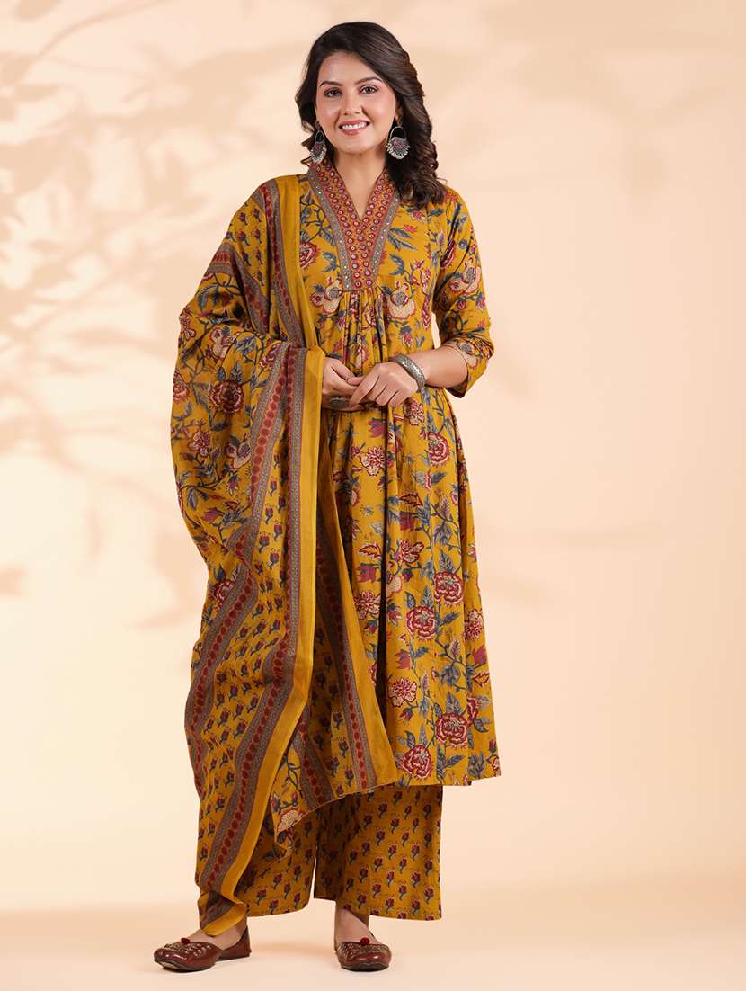 women three quarter sleeve kurta palazzo with dupatta set - 21913224 - Standard Image - 1