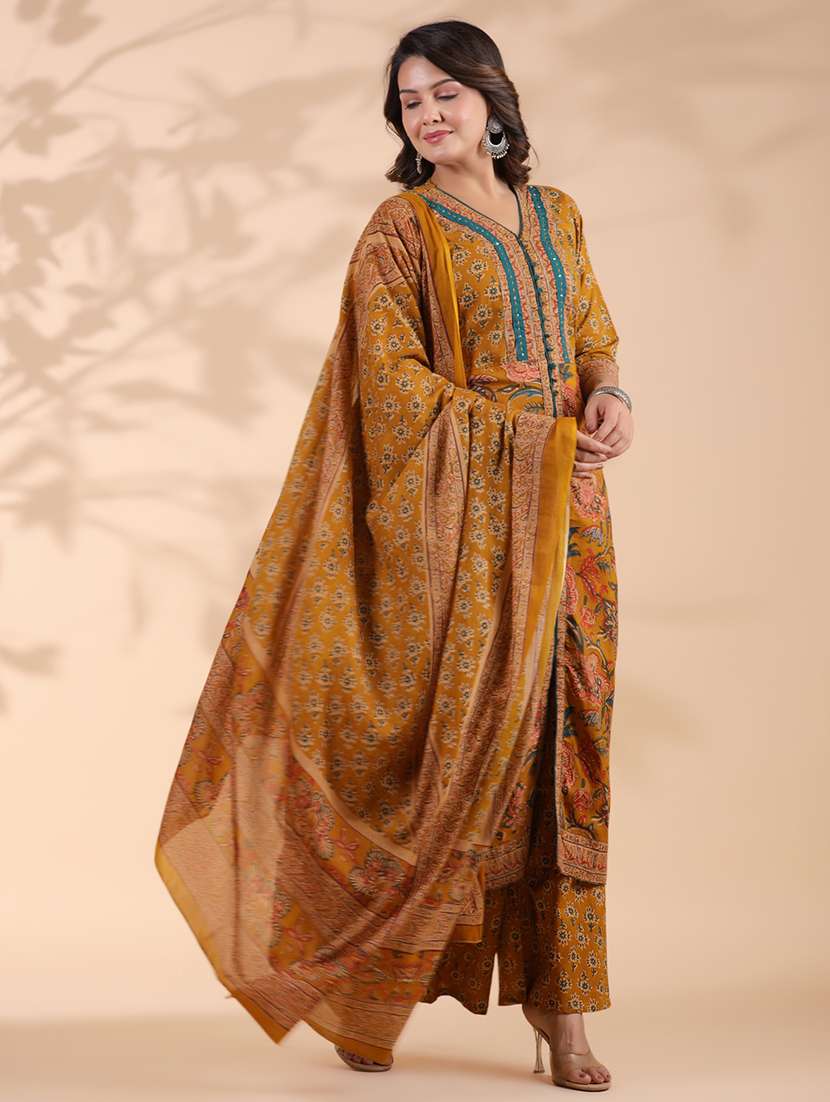 women three quarter sleeve kurta palazzo with dupatta set - 21913227 - Standard Image - 4