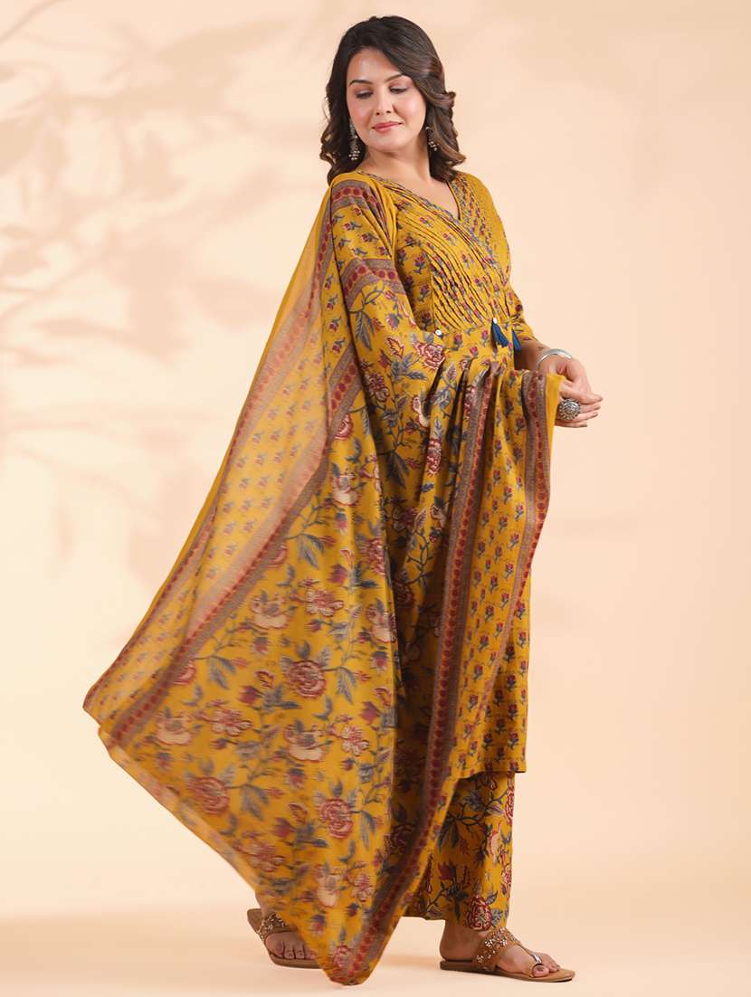 women three quarter sleeve kurta palazzo with dupatta set - 21913230 - Standard Image - 4