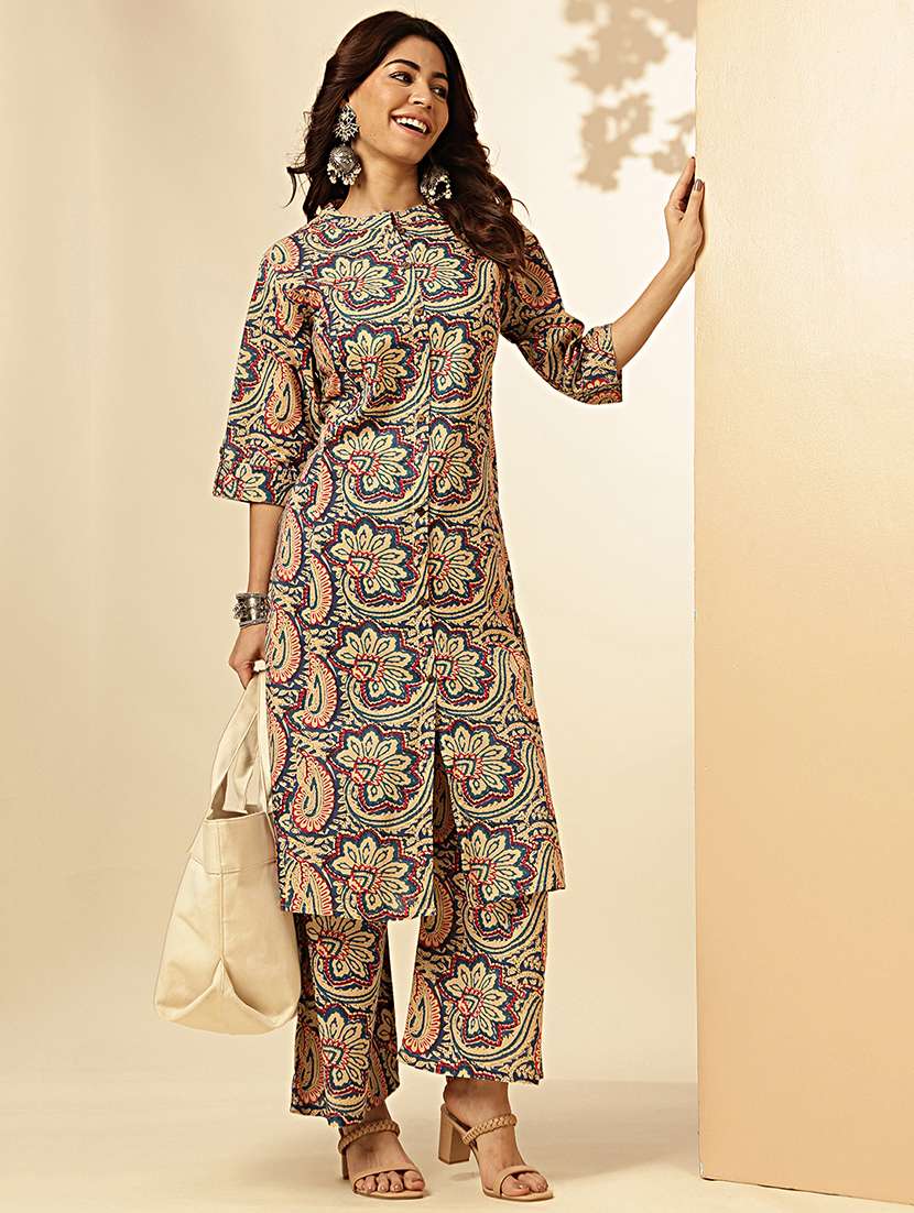 women printed three quarter sleeve kurta palazzo set