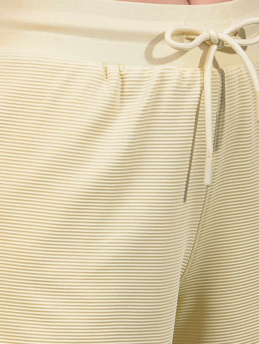 women solid mid rise regular fit shorts - 21916064 -  Standard Image - 4