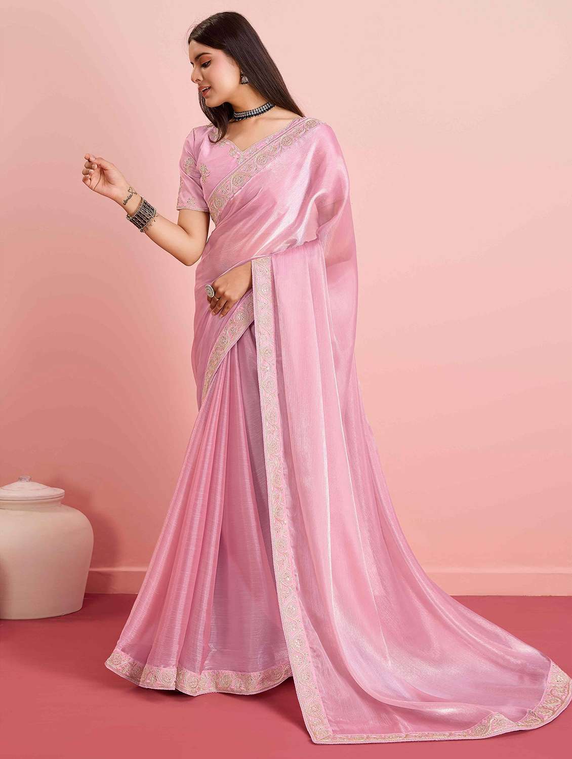women solid with bordered saree with blouse - 21916250 -  Standard Image - 1
