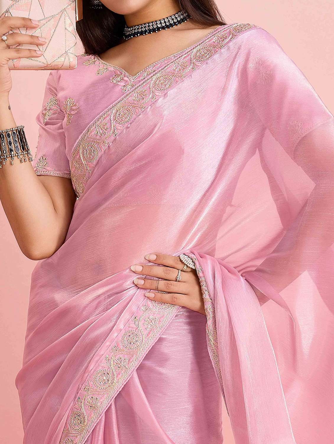 women solid with bordered saree with blouse - 21916250 -  Standard Image - 4