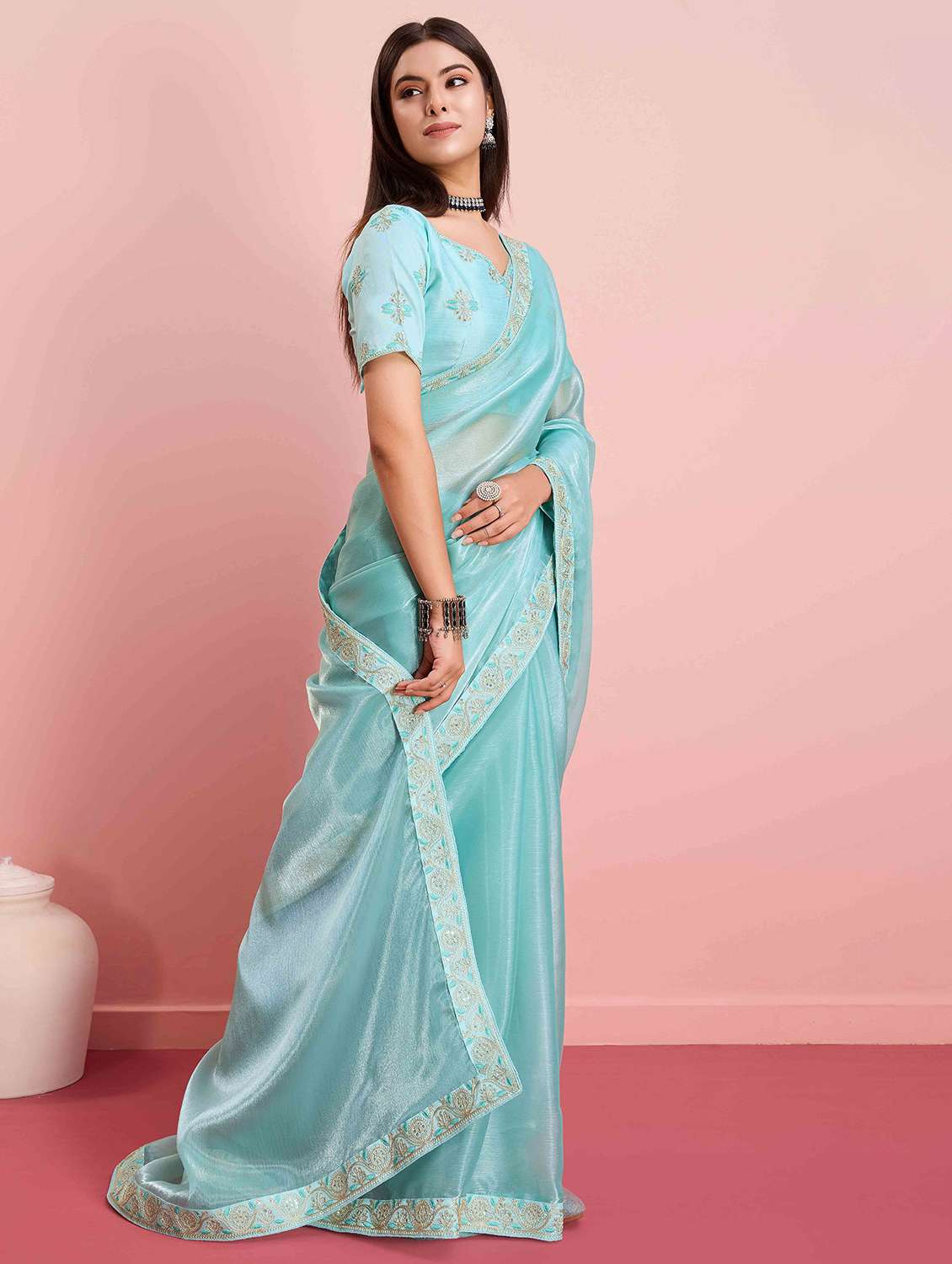 women solid with bordered saree with blouse - 21916251 -  Standard Image - 1