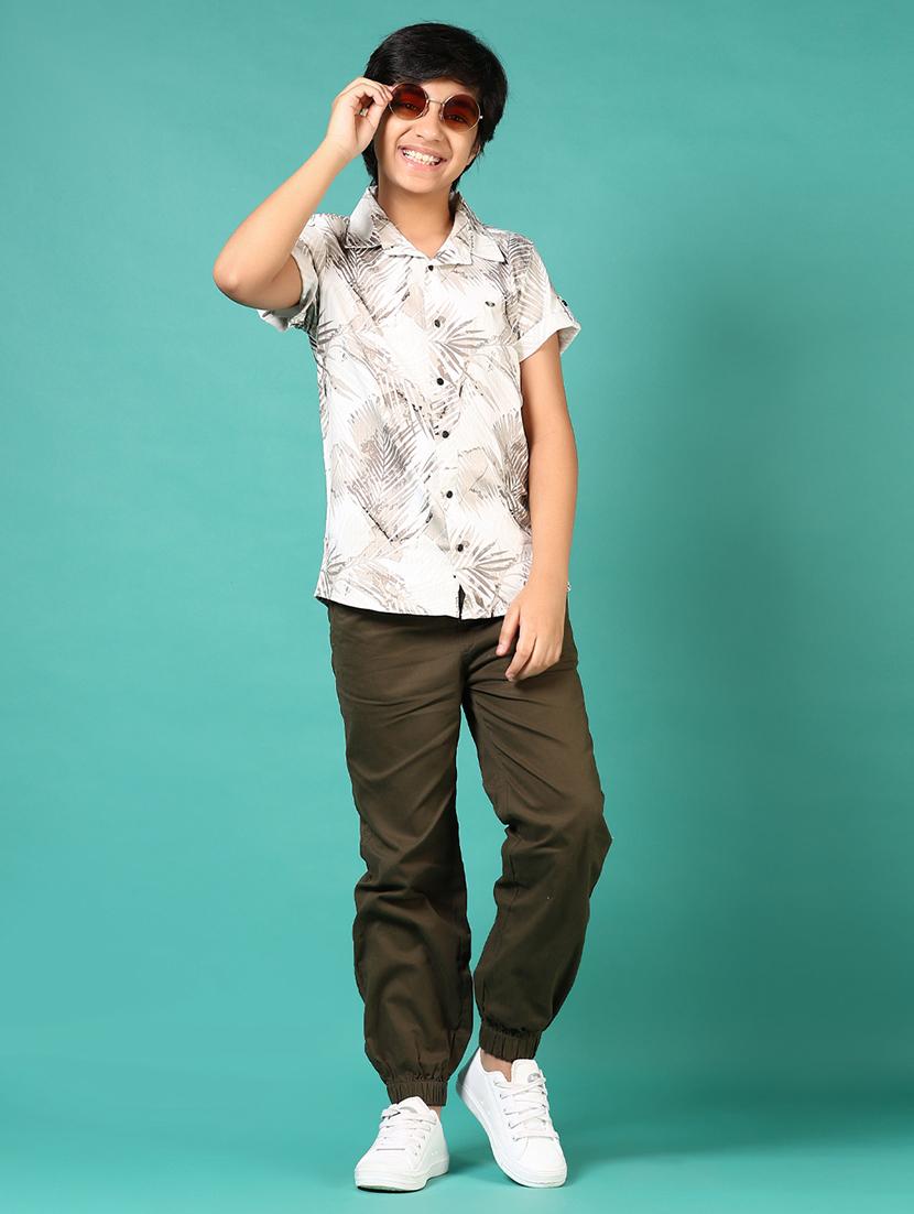 boys solid mid rise jogger - 21916480 - Standard Image - 4
