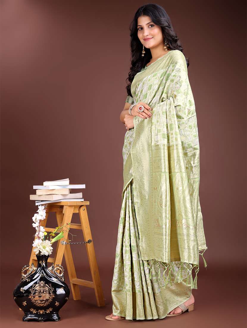 women self design bordered saree with blouse - 21916551 -  Standard Image - 1