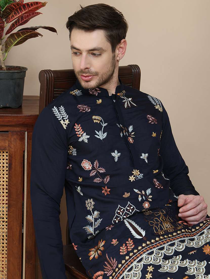 men embroidered mandarin neck long kurta - 21916678 -  Standard Image - 4