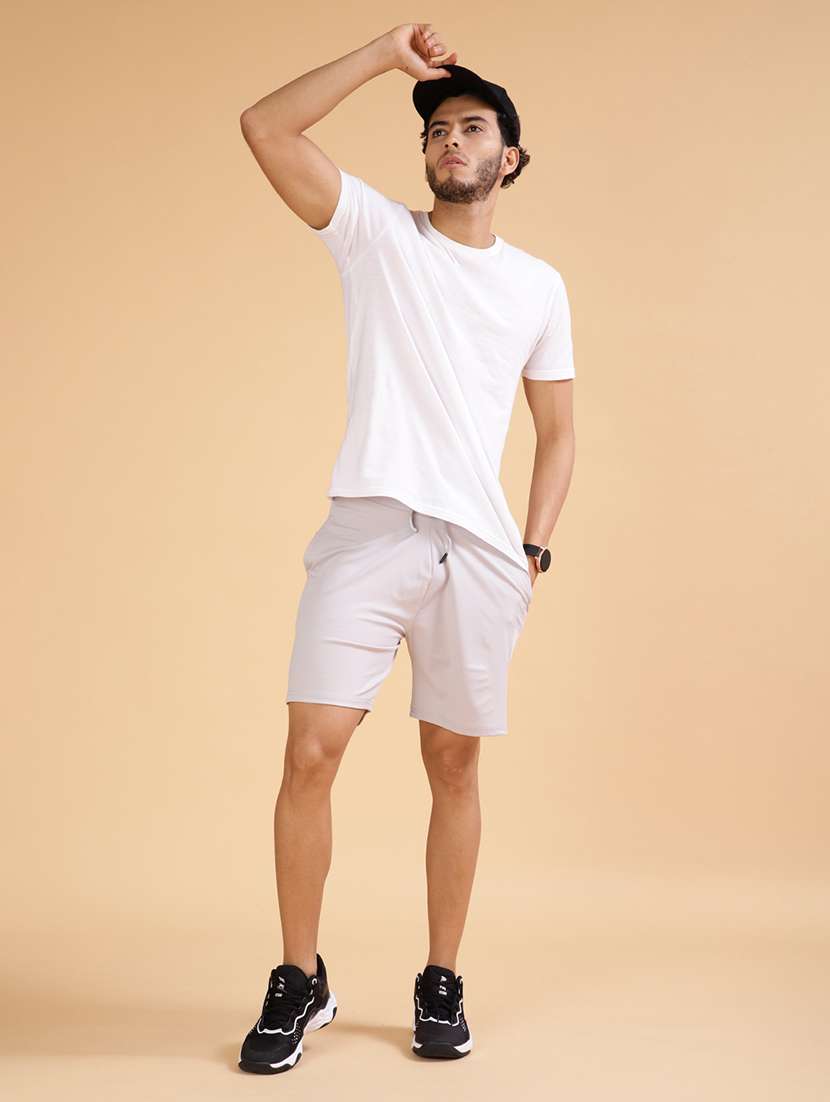 Men Solid Mid Rise Regular Fit Sport Shorts - 21916918 -  Standard Image - 4