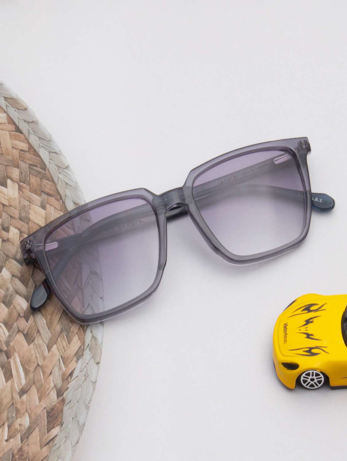 ted smith unisex light brown premium italian acetate sunglasses with polarized lenses.