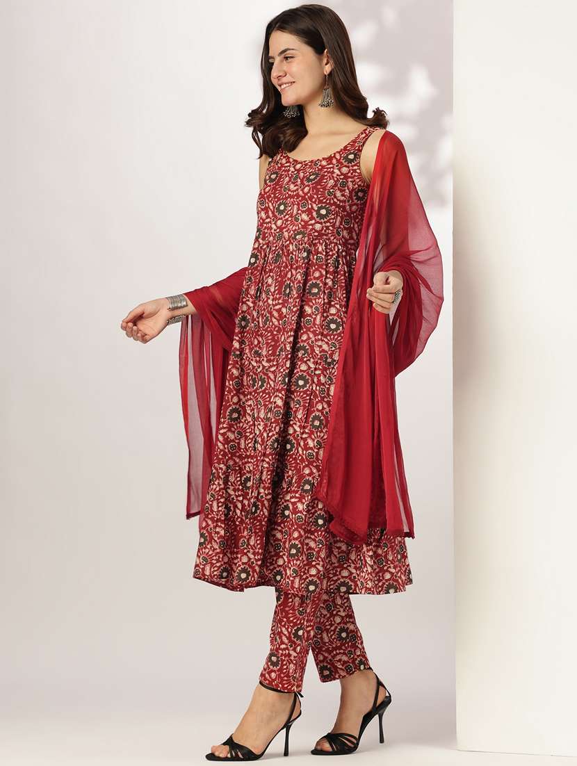 women red floral printed kurta pant with dupatta set - 21918802 -  Standard Image - 1