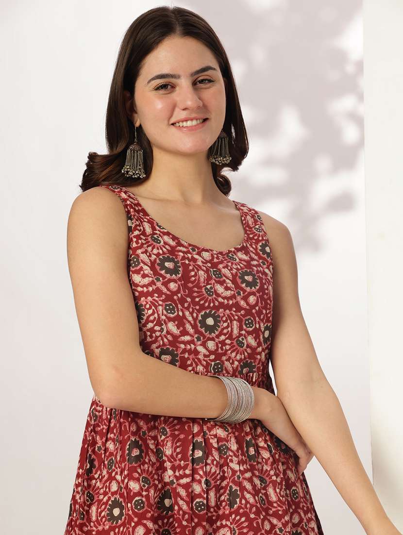 women red floral printed kurta pant with dupatta set - 21918802 -  Standard Image - 4