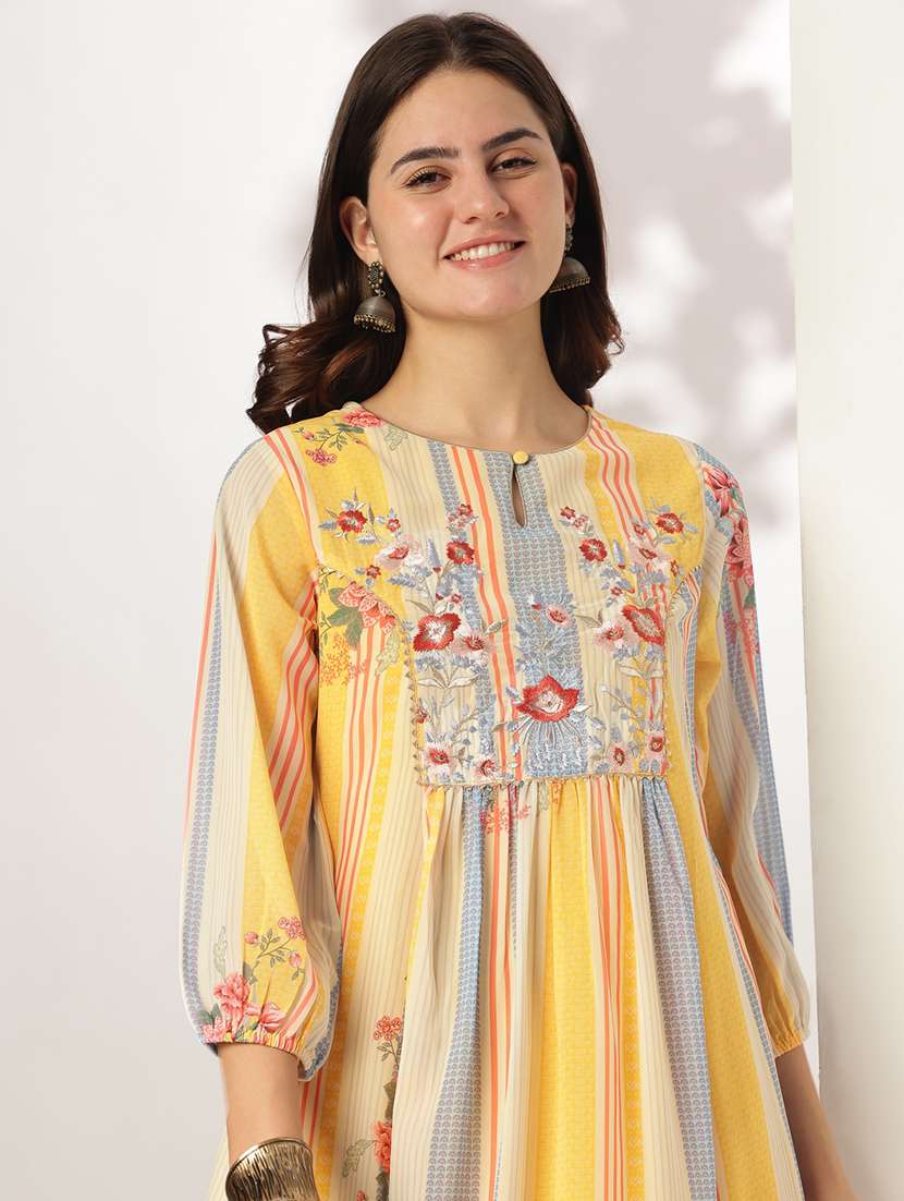 women three quarter sleeve kurta pant with dupatta set - 21918804 -  Standard Image - 4