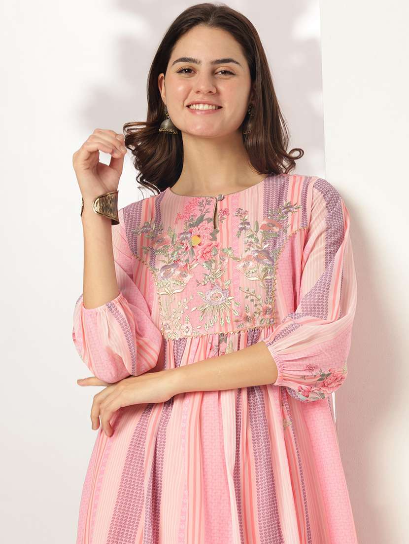 women three quarter sleeve kurta pant with dupatta set - 21918805 -  Standard Image - 4