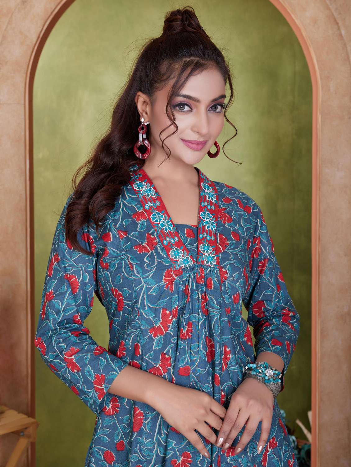 women three quarter sleeve kurta pant with dupatta set - 21918856 - Standard Image - 4