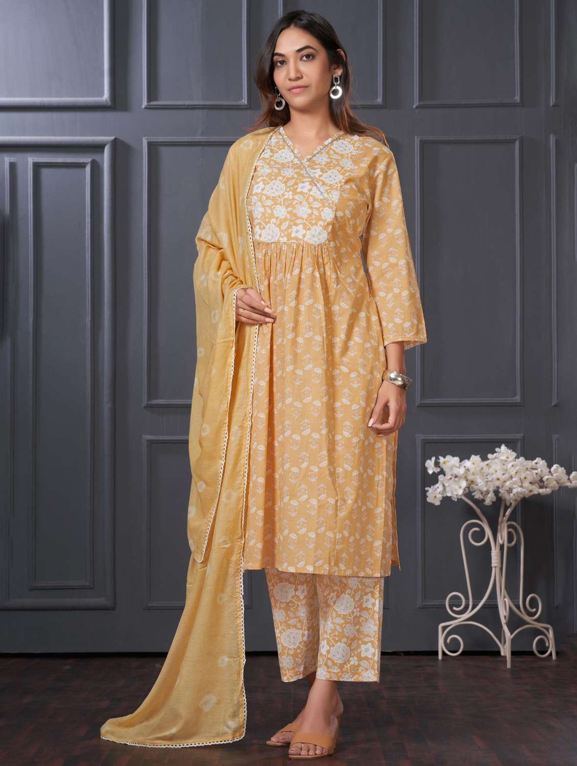 women three quarter sleeve kurta pant with dupatta set