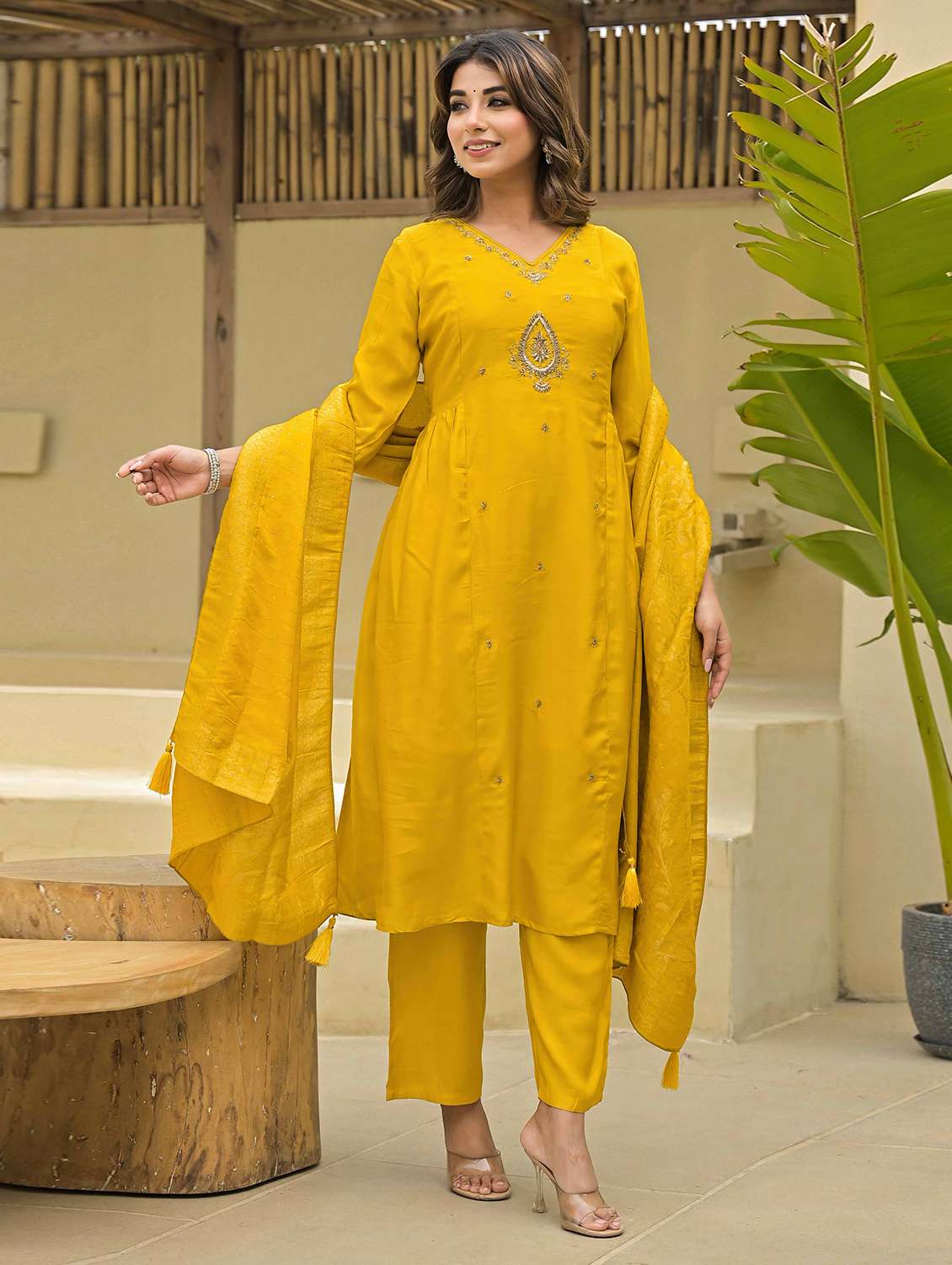women three quarter sleeve kurta pant with dupatta set - 21919850 - Standard Image - 1