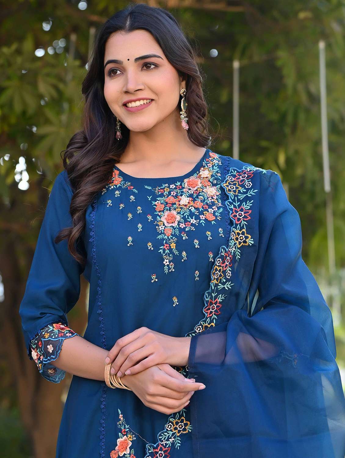 women three quarter sleeve kurta pant with dupatta set - 21919894 -  Standard Image - 4