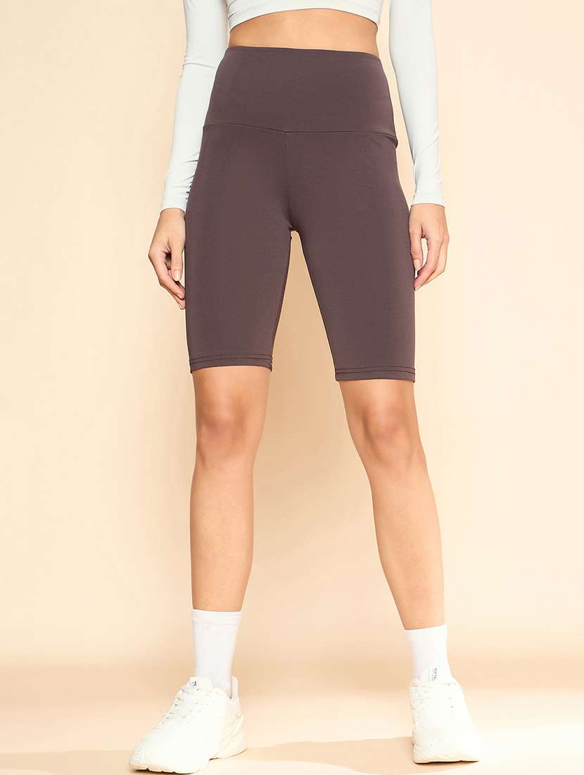 women solid high rise cycling shorts