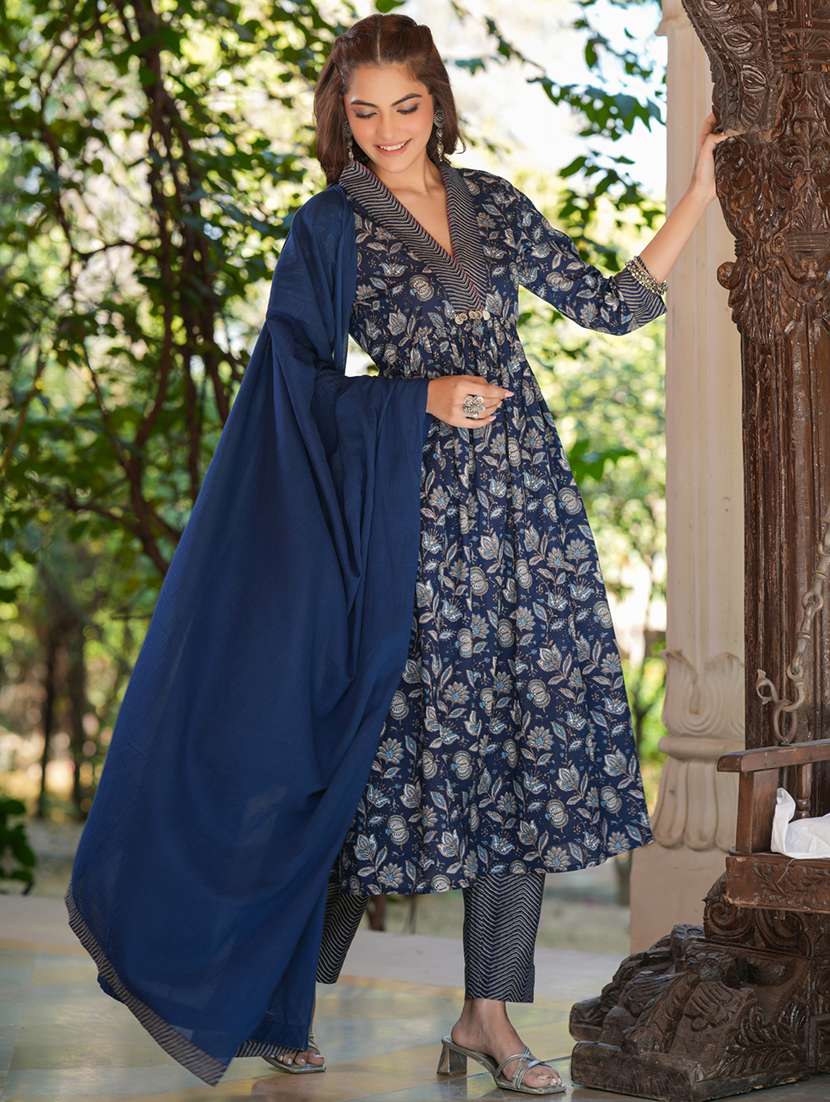 women three quarter sleeve kurta pant with dupatta set - 21922406 -  Standard Image - 1