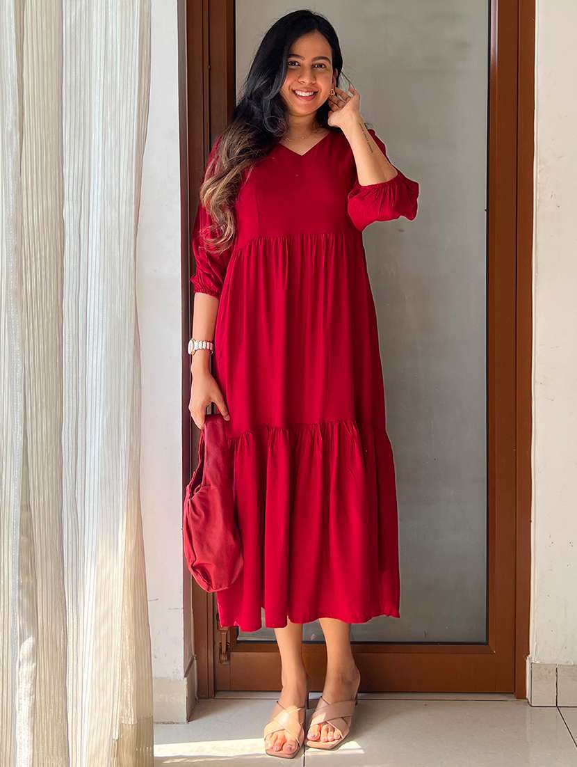 women red solid three quarter sleeve tiered dress - 21922409 -  Standard Image - 4