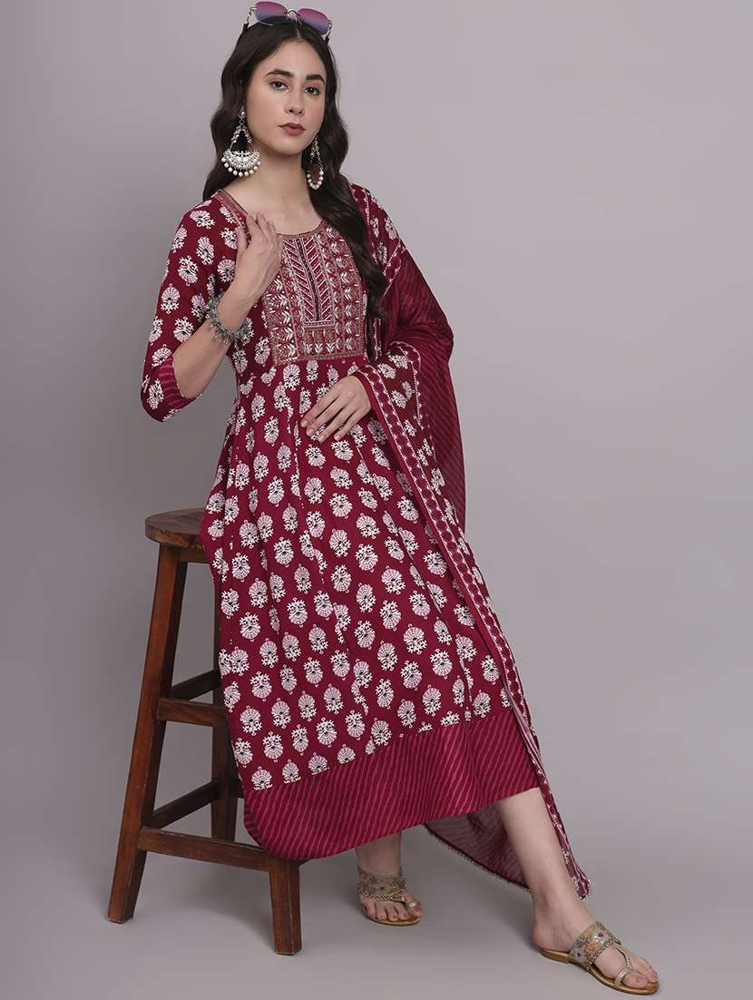 women three quarter sleeve kurta with dupatta set