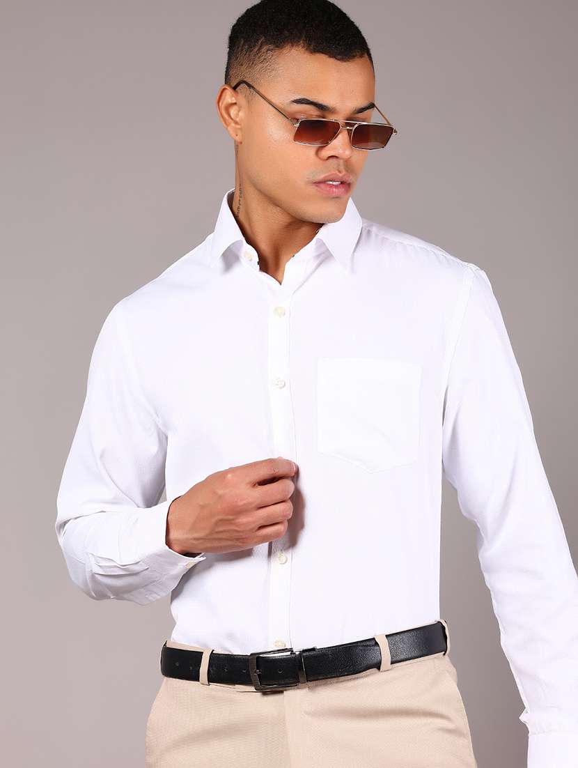 men solid collared long sleeves formal shirt