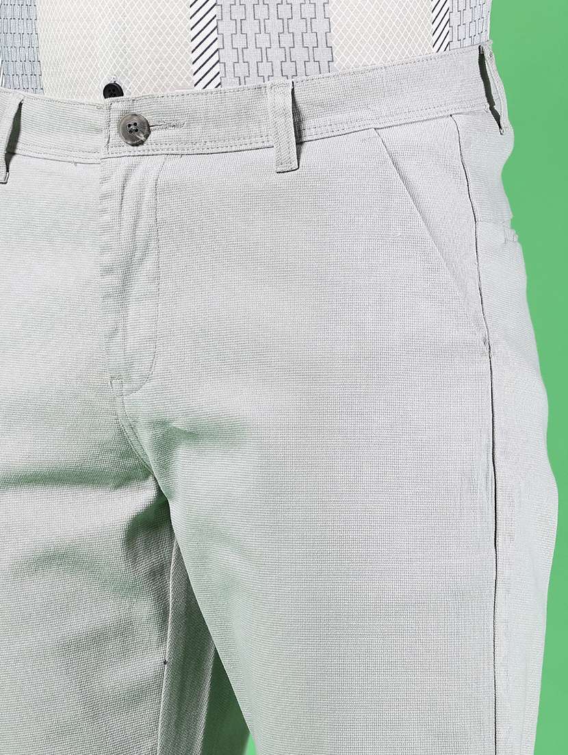 men solid mid rise regular fit chinos - 21922889 - Standard Image - 4