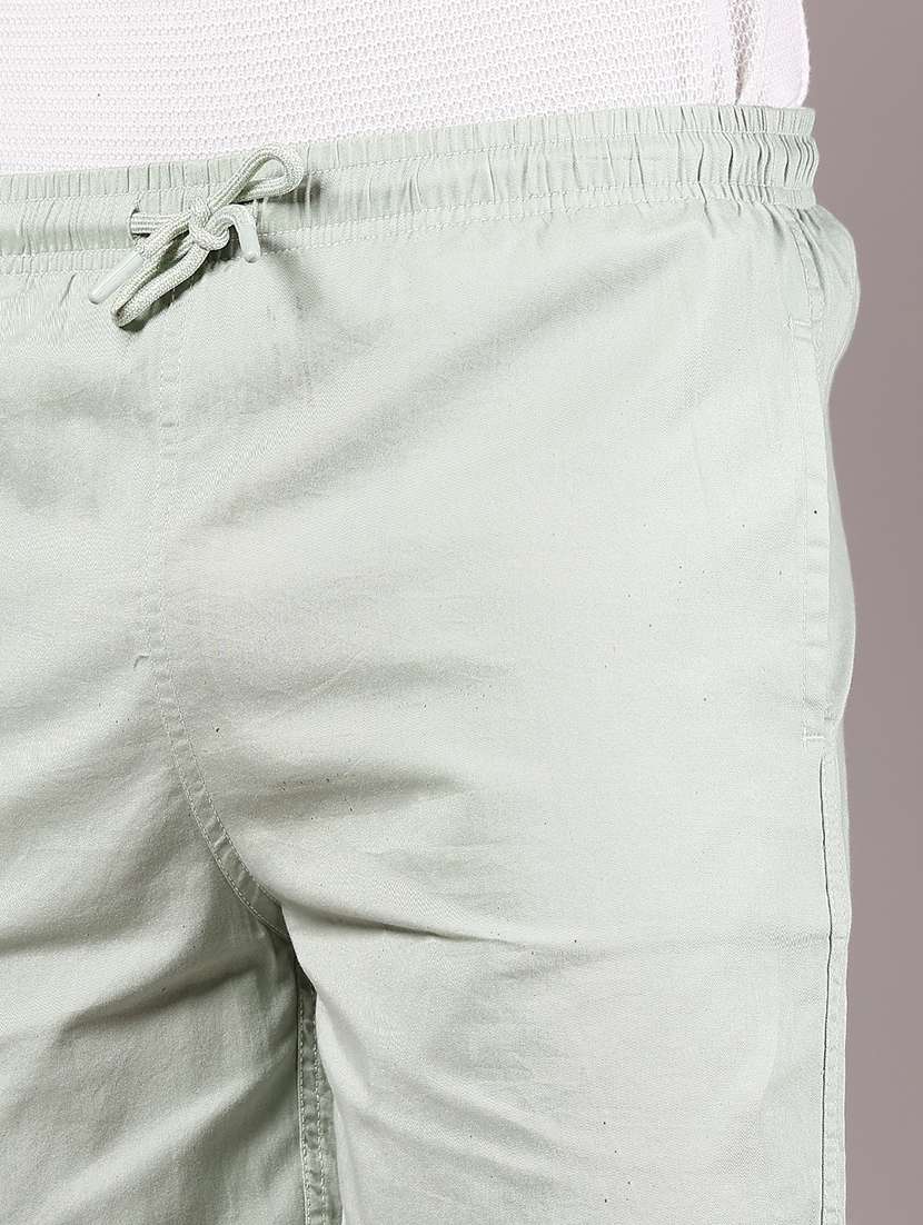 men solid mid rise regular fit shorts - 21923440 -  Standard Image - 4