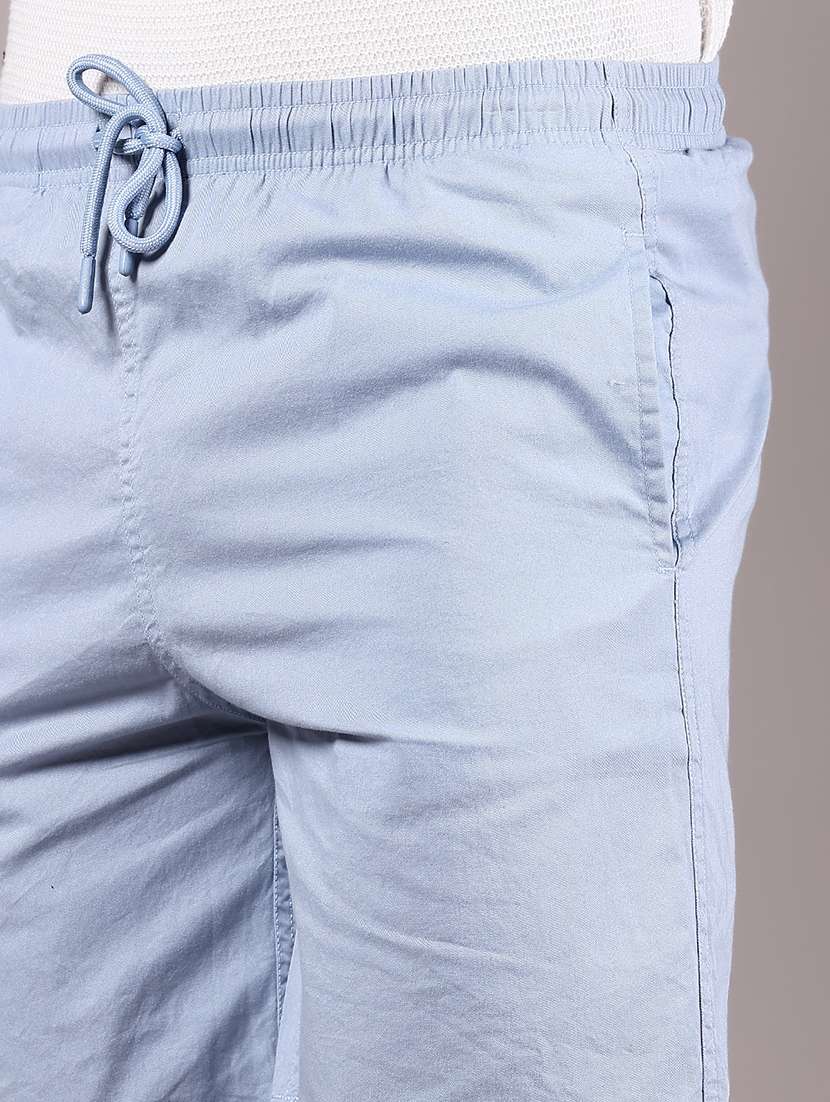 men solid mid rise regular shorts - 21923441 - Standard Image - 4