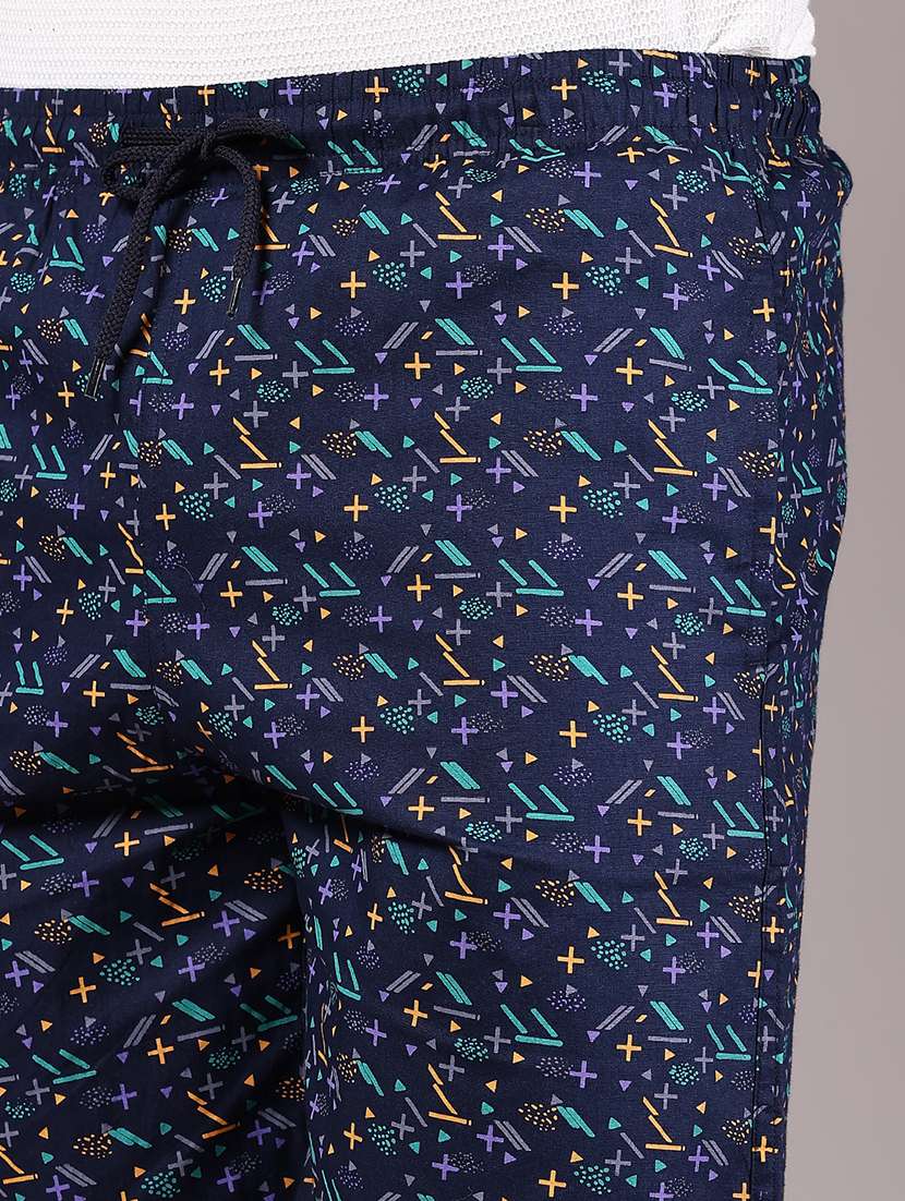 men printed mid rise regular shorts - 21923446 -  Standard Image - 4