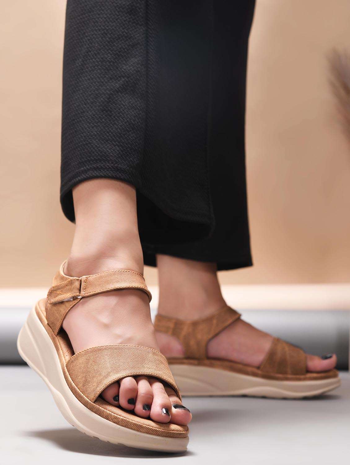 women solid back strap wedges