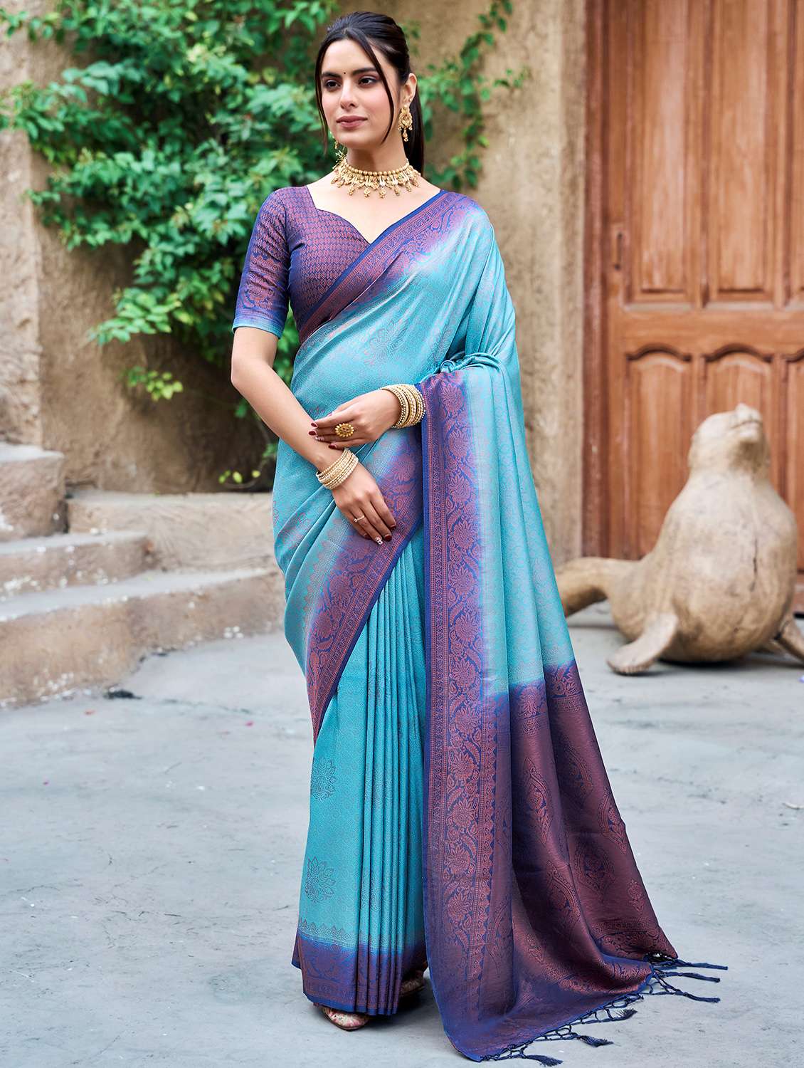 women self design banarasi saree with blouse - 21923736 -  Zoom Image - 0